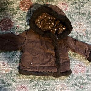 Chocolate brown jacket with faux fur trim 
Vintage gap baby 18-24 month 🤎❄️